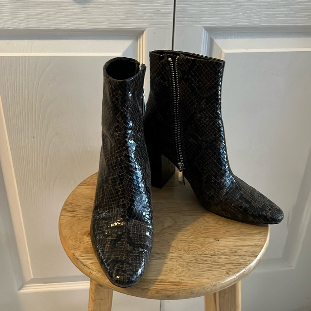 Size 7 snake print block heeled booties